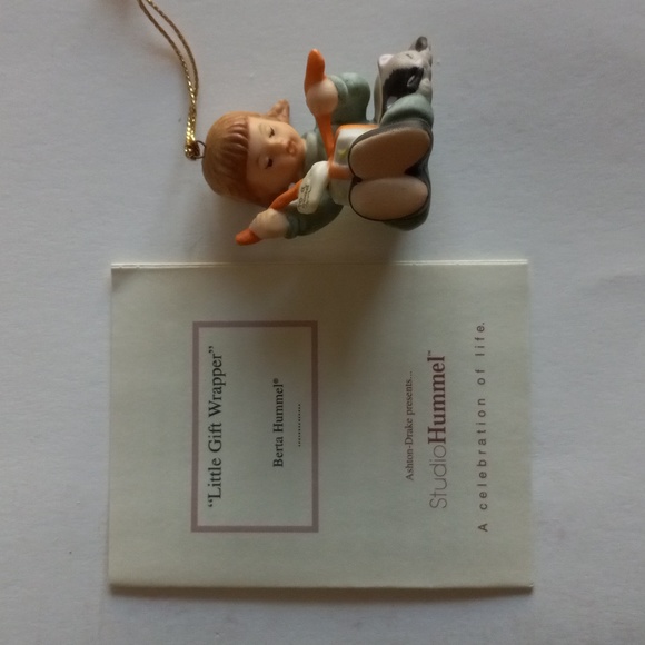 Berta Hummel Little Gift Wrapper" Holiday Ornament. - Picture 3 of 6